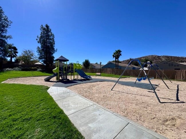 Building Photo - 27806 Hillpointe Dr