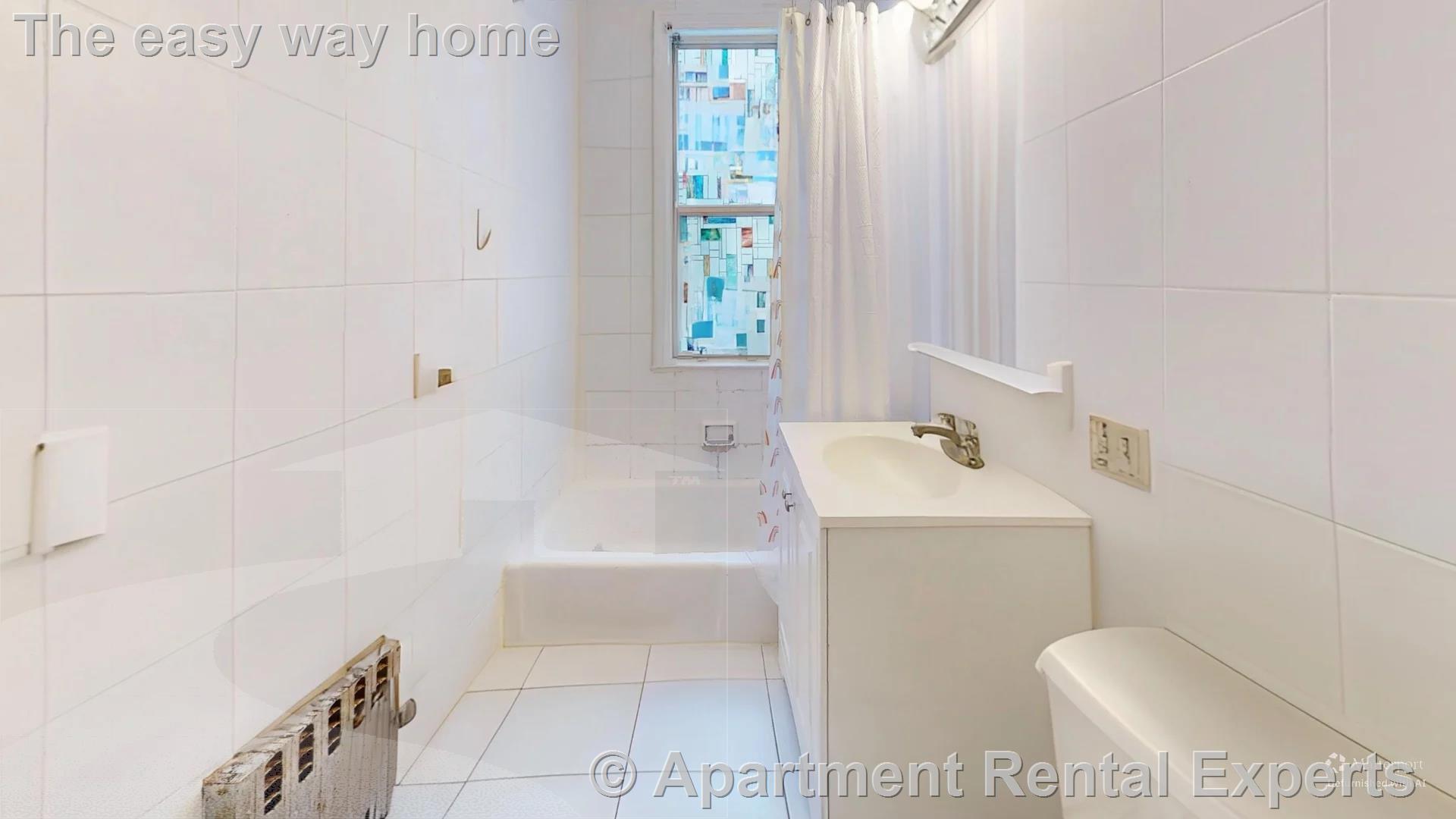 Building Photo - 240 School St