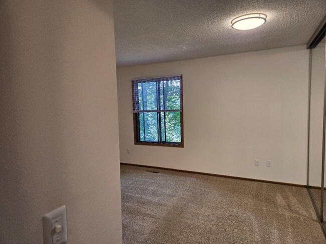 Building Photo - 6471 Hummingbird Ln