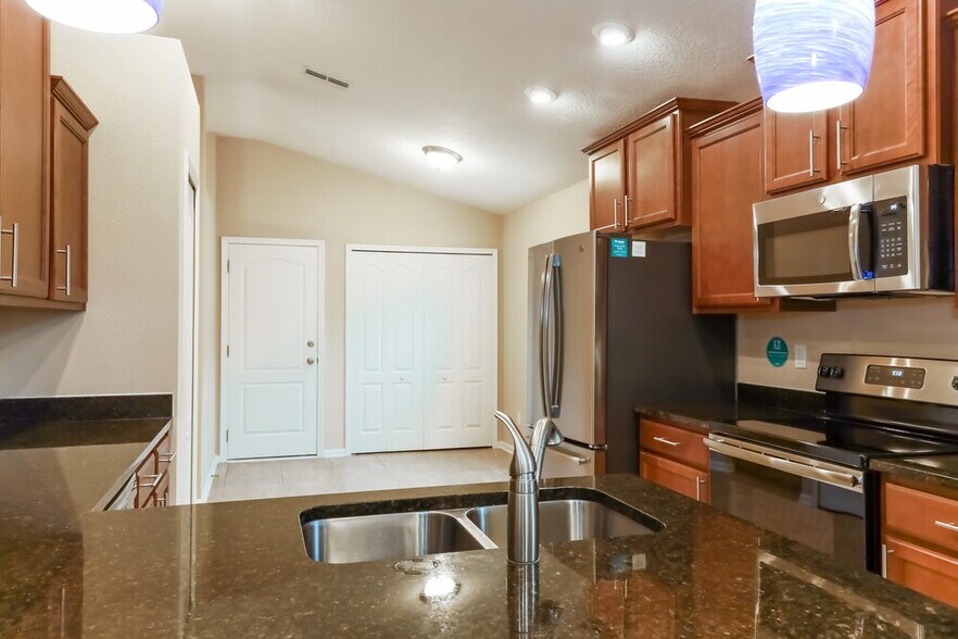 Building Photo - 15847 Rachel Creek Dr