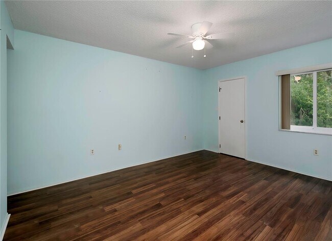 Building Photo - 120 Cypress Ln