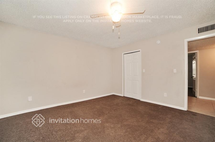 Building Photo - 2324 Fulton Way SW