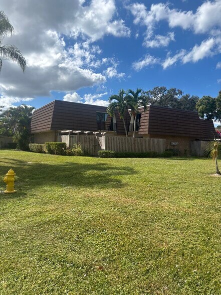 Building Photo - 1116 11th Ln