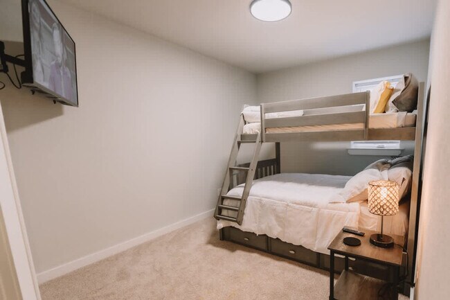 Building Photo - 1906 Almand Dr