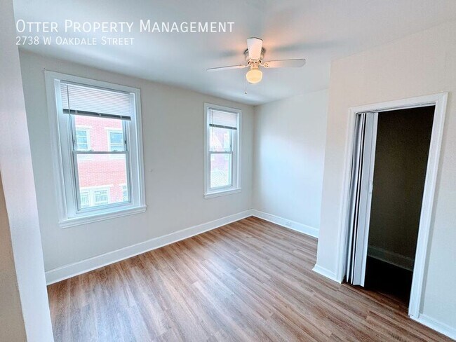 Building Photo - 2738 W Oakdale St