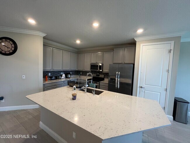 Building Photo - 211 Diamondback Ave