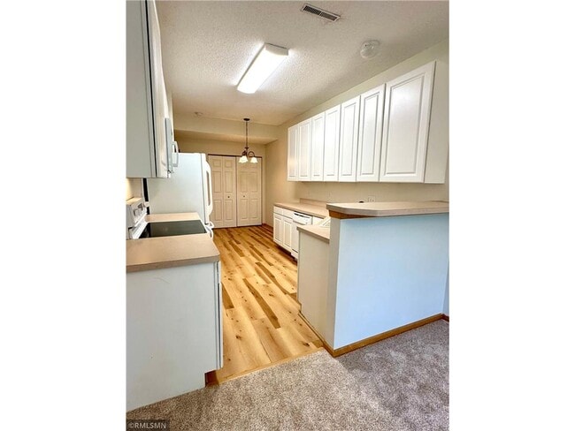 Building Photo - 742 Princeton Ave