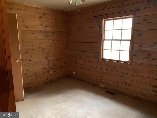 Building Photo - 7 Glade Dr