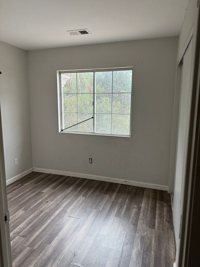 Building Photo - 3215 Glancy Dr