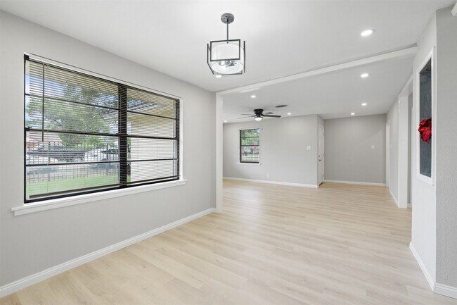 Building Photo - 4356 Phlox St