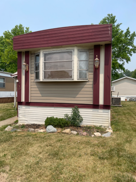 Primary Photo - 5240 Sportscraft Dr