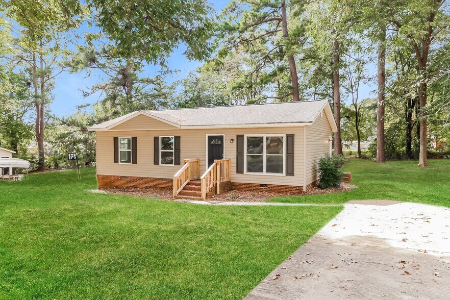 Building Photo - 111 Camellia Cir