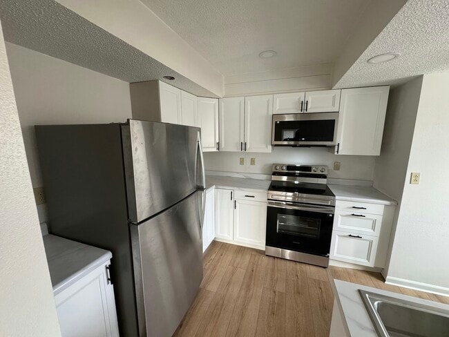 Building Photo - 806 7th Ave NW