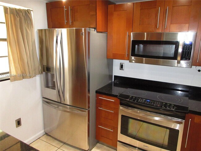 Building Photo - 10835 SW 112th Ave