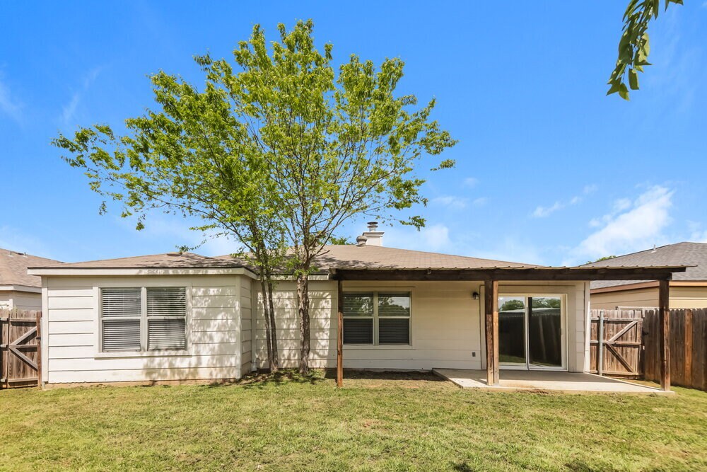 Building Photo - 1009 Springcreek Dr