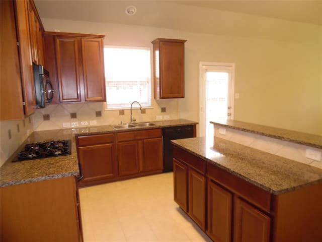 Building Photo - 8572 Davis Dr