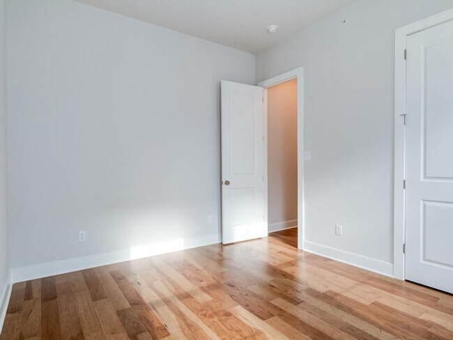 Building Photo - LUXURY  TOWNHOME FOR LEASE
