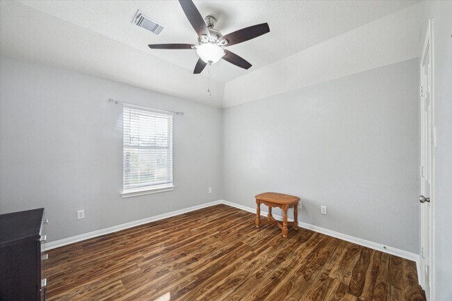 Building Photo - 4318 Chestnut Grove