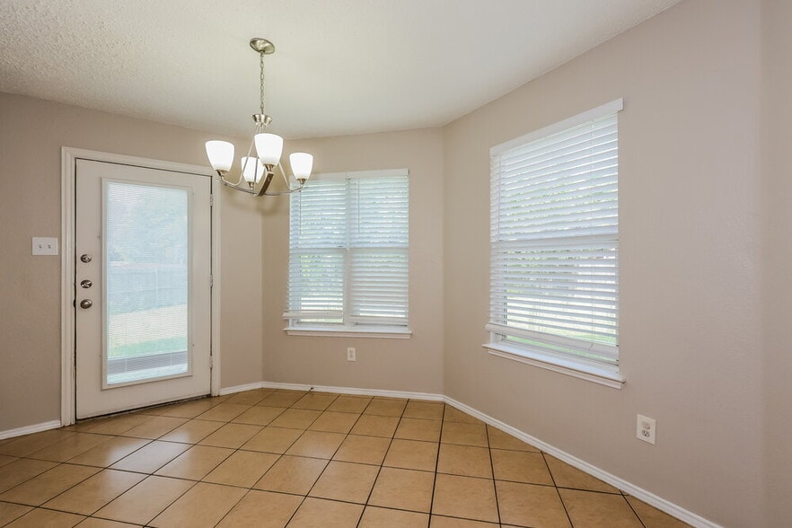 Building Photo - 7024 Lake Jackson Dr