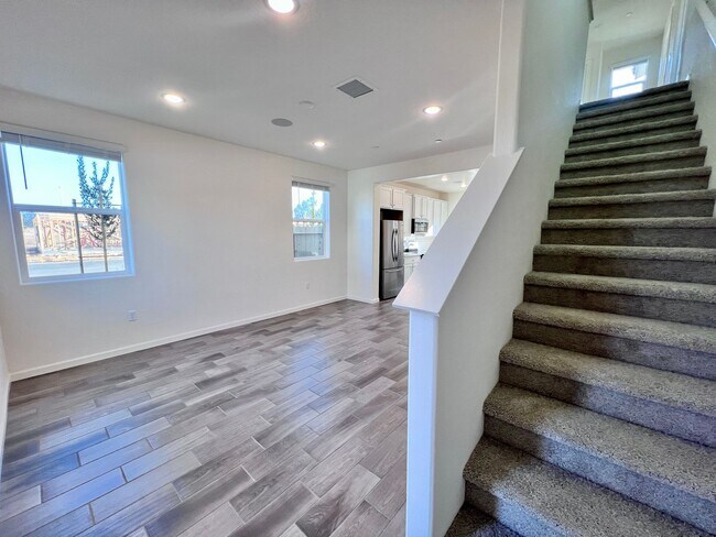 Building Photo - $2,350 Shepherd & Sunnyside, New 3 bed House - Clovis / Solar Panels