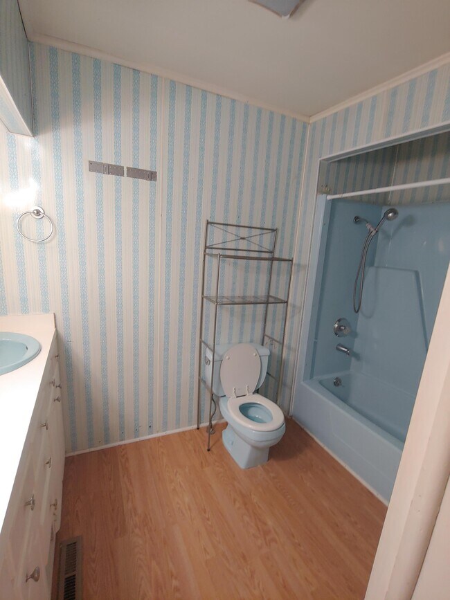 Building Photo - 707 N Joplin St