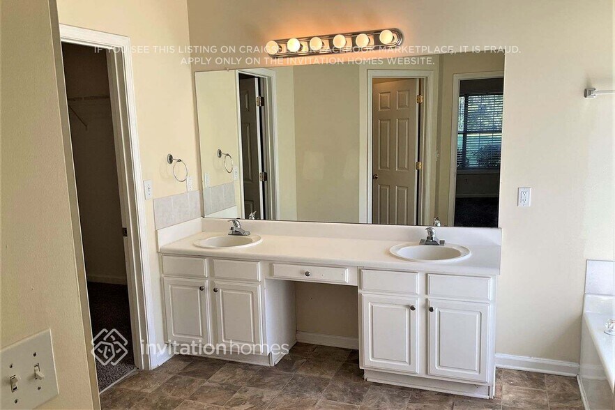 Building Photo - 1429 Fall River Dr