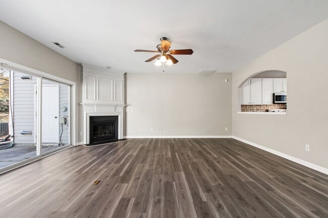 Building Photo - Beautiful End-Unit Townhome in Sought-After Breckenridge!