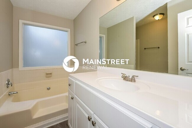 Building Photo - 4 Bedroom Pet-Friendly Home in SNELLVILLE, GA with Main Street Renewal
