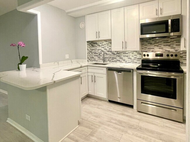 Building Photo - 40 E 9th St