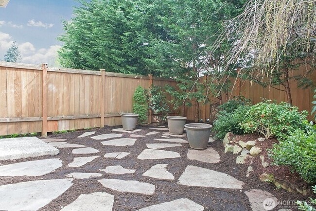 Building Photo - 1027 NE 123rd St