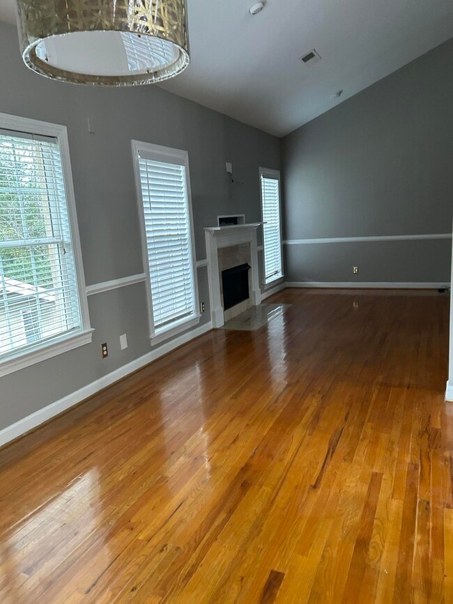 Building Photo - 216 Hope Rd