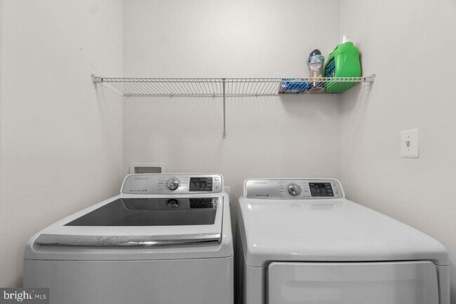 Building Photo - 5758 Barts Way