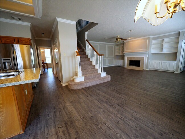 Building Photo - 15122 Greenleaf Ln