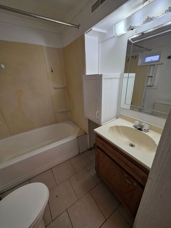 Building Photo - Charming 1 Bedroom Home – Fresh Updates! | $700/Month