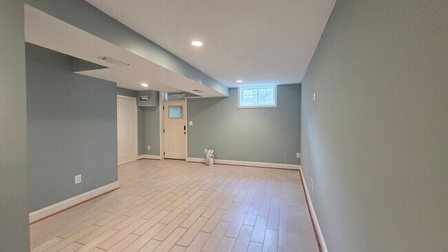 Building Photo - Charming Home in Del Ray