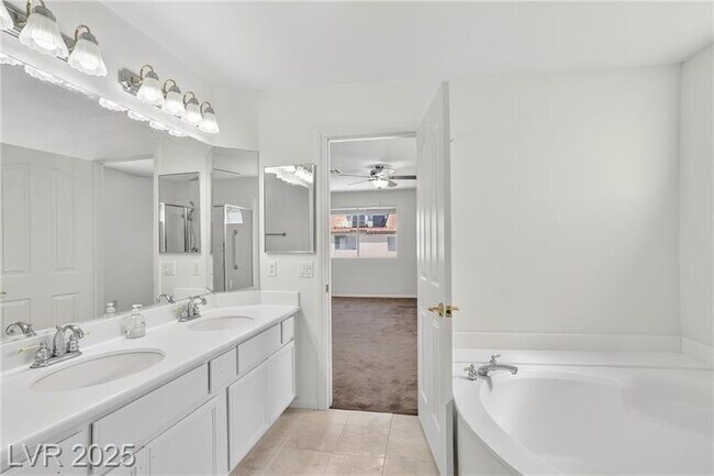 Building Photo - Exquisite 5-bed, 3-bath home w/ spacious 3-car garage offers luxurious living & effortless entert...