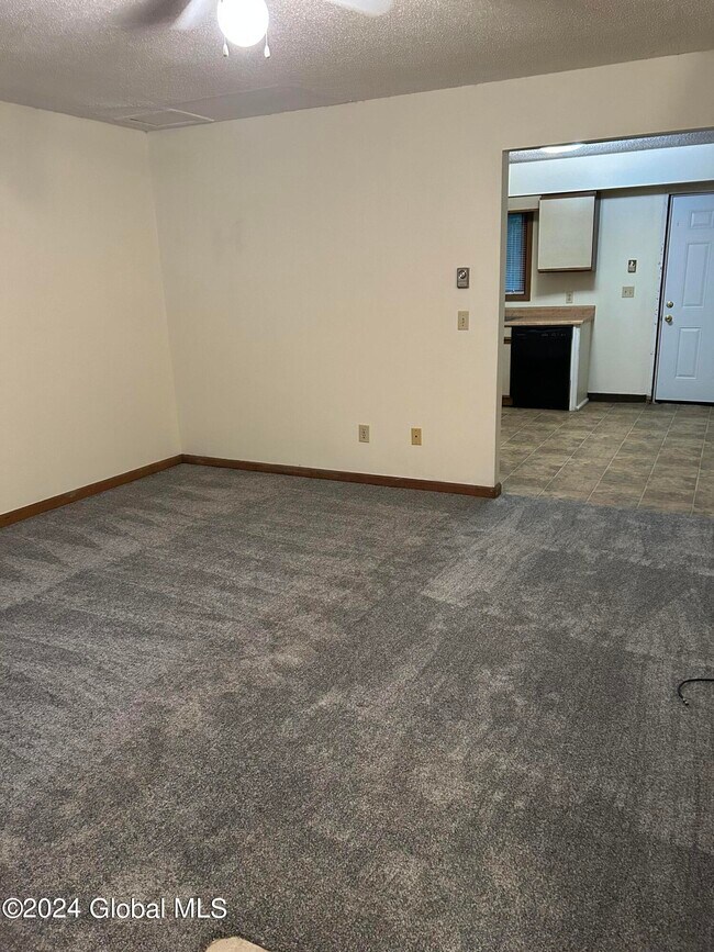 Building Photo - 7112 Antioch Rd