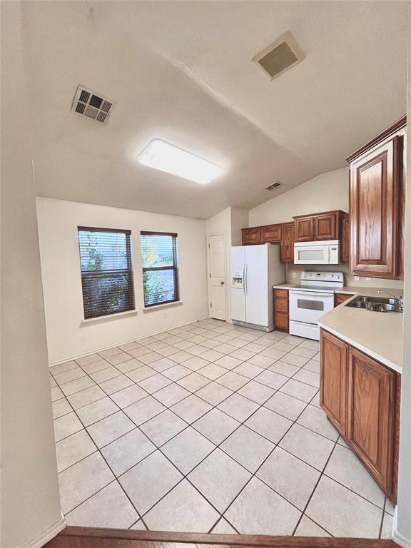 Building Photo - 2821 Edgemere Dr
