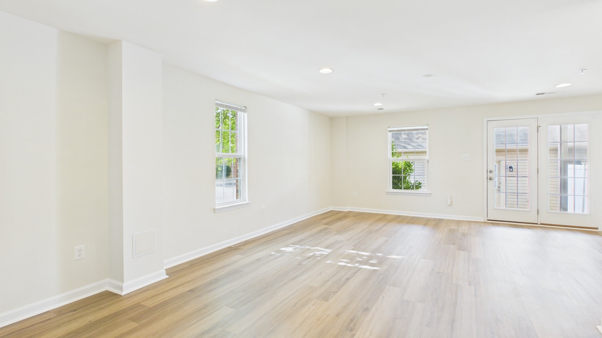 Building Photo - 5423 Saint Rita Dr