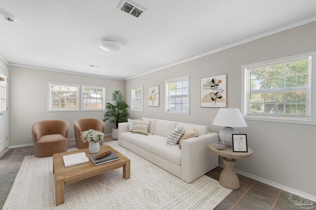 Building Photo - 8 Goodman Ln