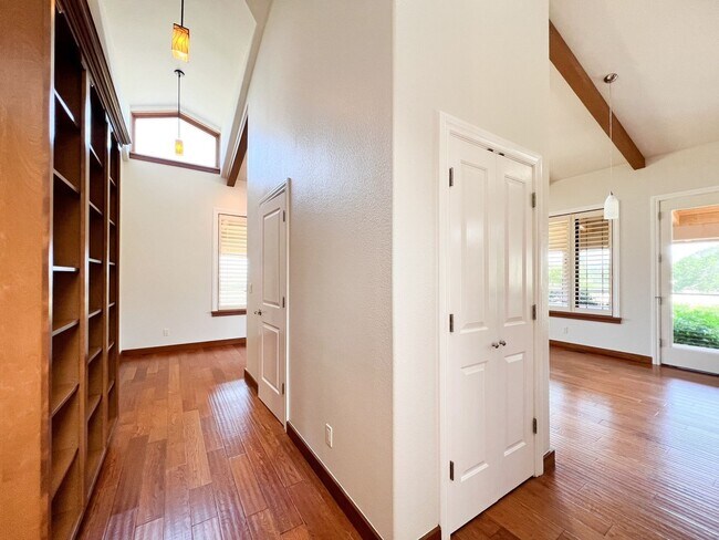 Building Photo - Charming Two Bedroom Country House with Vi...