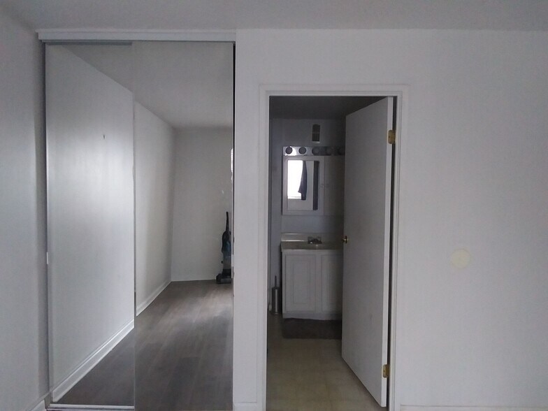 Building Photo - 1750 N Marywood Ave