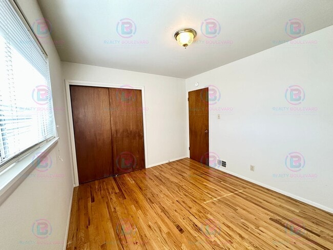 Building Photo - Delightful One-Bedroom + Office Near Idlew...