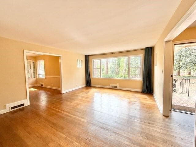 Building Photo - 2076 Azalea Cir