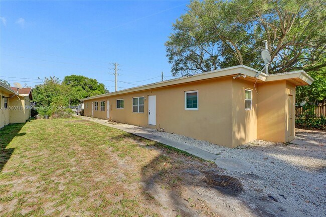 Building Photo - 429 NW 9th Ave