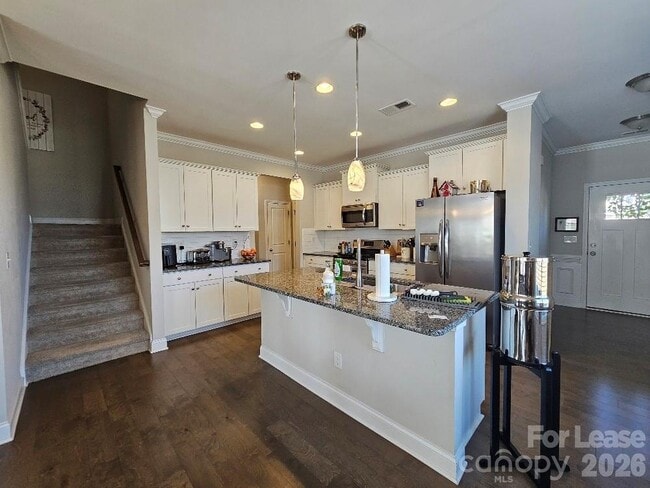 Building Photo - 990 Pennington Dr