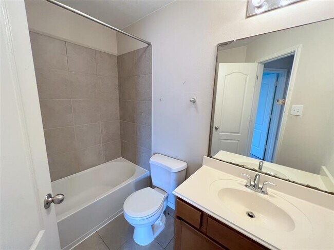Building Photo - 5323 Brookway Dr