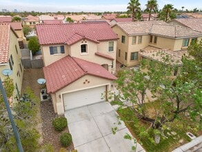 Building Photo - SE!! Pebble and Pollock!! Crystal Springs!...