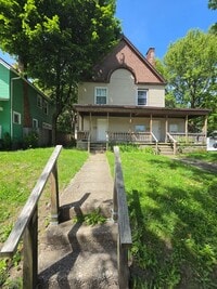 Building Photo - Lower 2 bedroom unit East Side