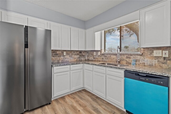 Building Photo - 20903 Union Park Dr